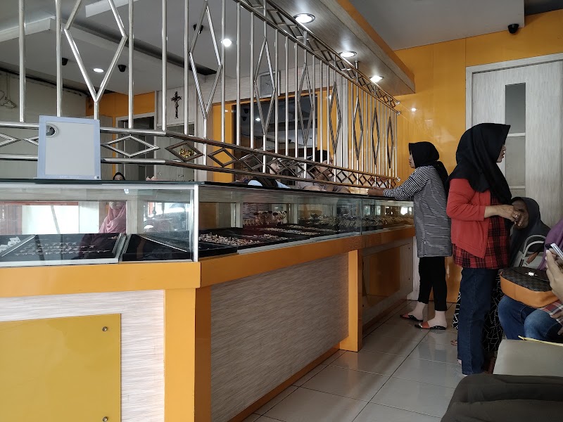 Kilau Emas yang Menghiasi Setiap Langkah di Cilacap